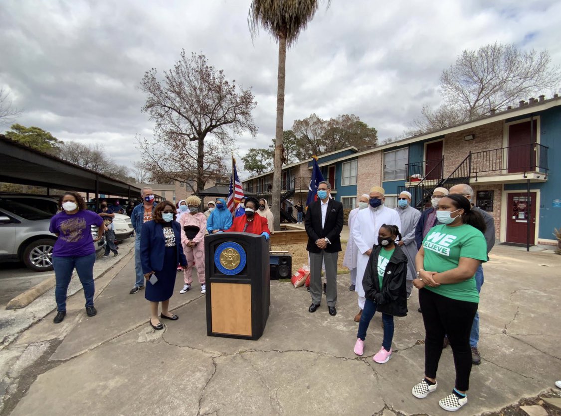 Consul General joined Congresswoman Sheila Jackson Lee in the food distribution drives organized by the Dawoodi Bohra community of Houston, on 22 February 2021